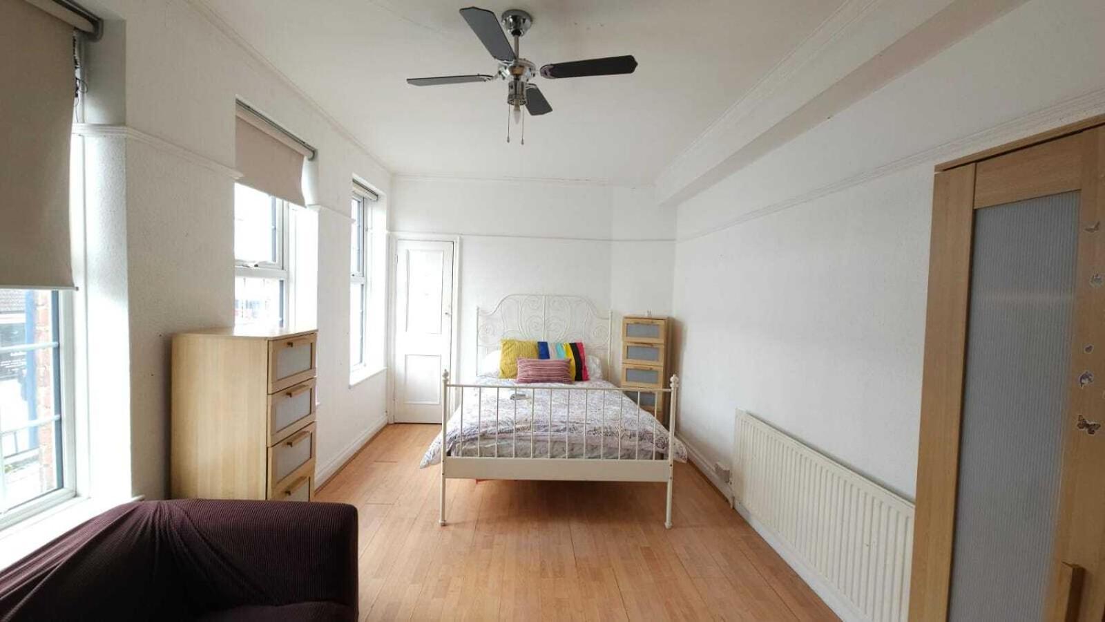 London Edgware Station Apartment Номер фото