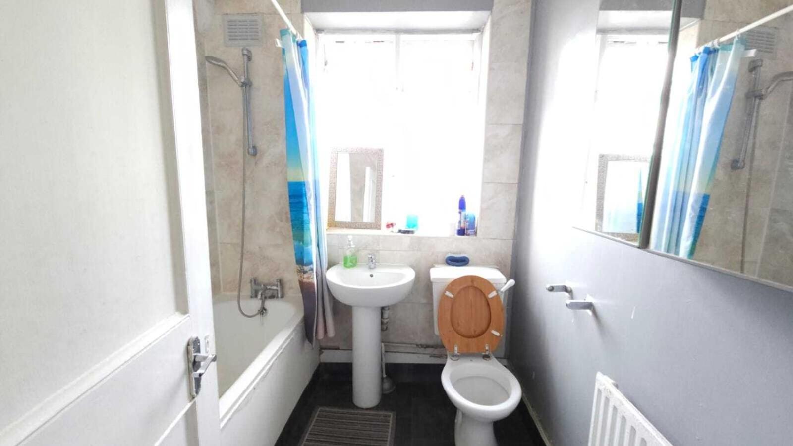 London Edgware Station Apartment Номер фото