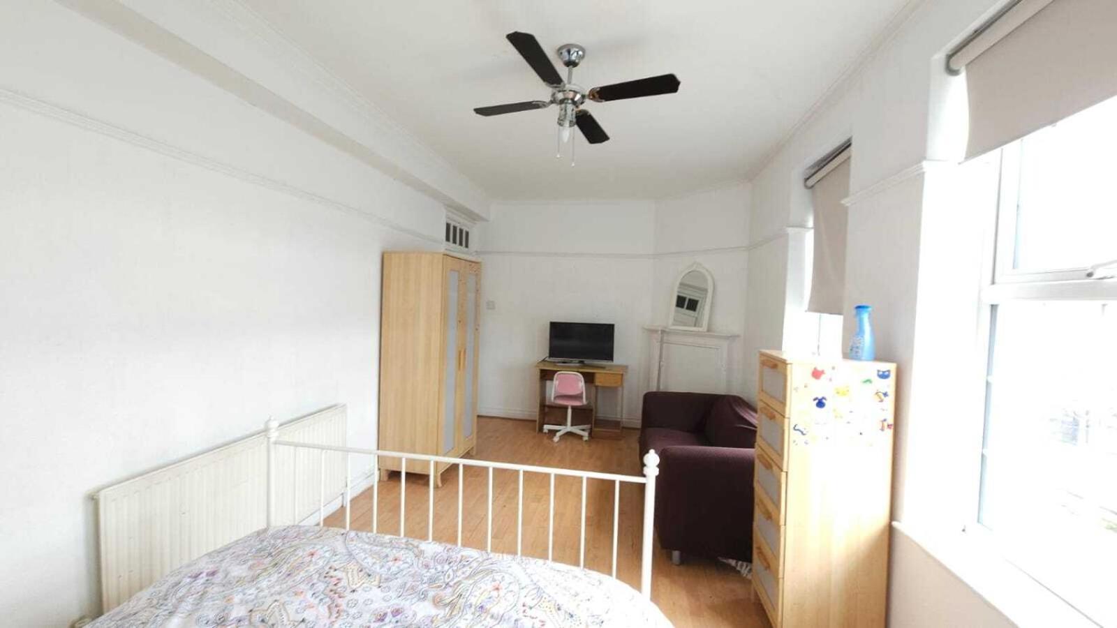London Edgware Station Apartment Номер фото